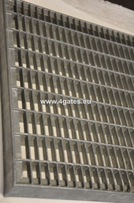 Galvanized pressed steel grating; 34x11/25x2; 1000x1000 mm