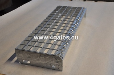 Galvanized steel stairtread SP; 34x38/30x2; 600x200 mm