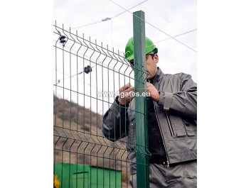 3D PANEL FENCE WITH INSTALLATION